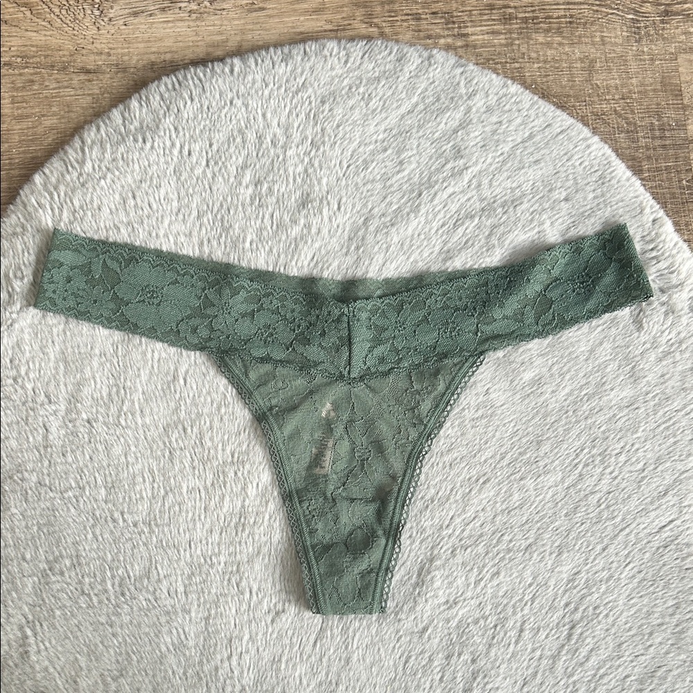 Victoria's Secret Lace Thong Panty XL